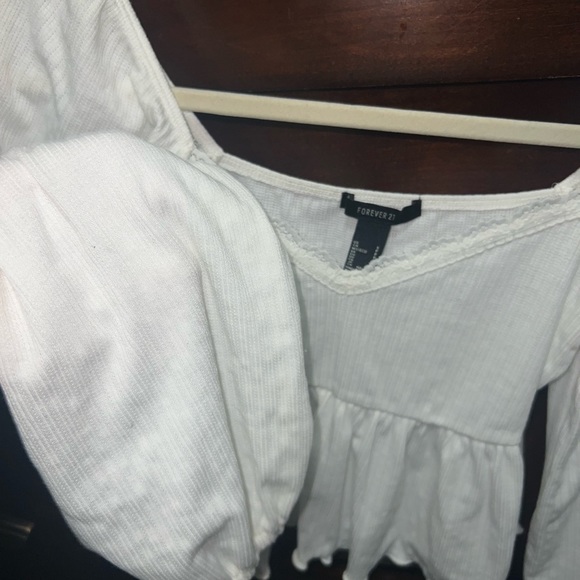 Forever21 blouse! In white 🤍 - Picture 2 of 3